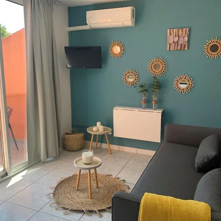 Del Mar Village 4*