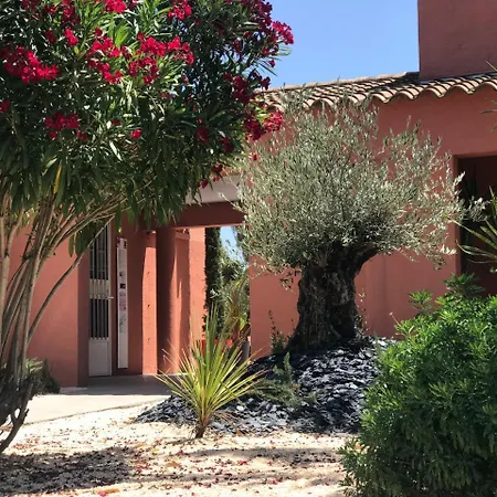 Del Mar Village 4*