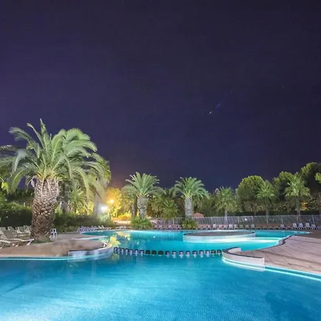 Del Mar Village 4*